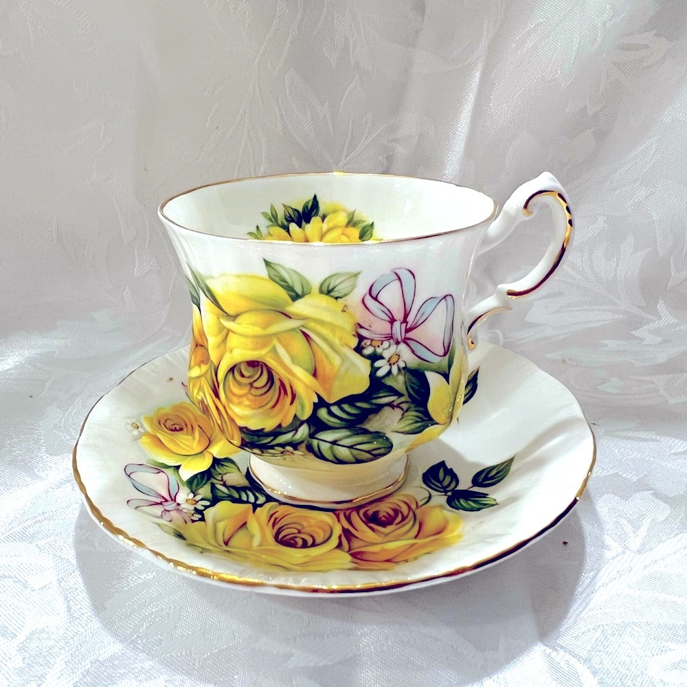 Vintage Royal Crest fine bone china Tea Cup & Saucer
